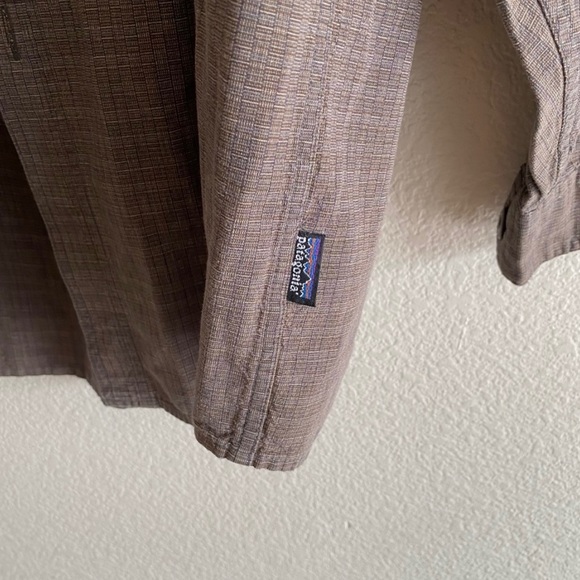 Patagonia Men’s Brown Gingham Collared Long Sleeve Button Down - Picture 2 of 4
